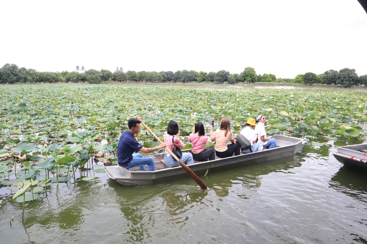 เที่ยวโลคอลแบบ One Day Trip ไปกับ The Salaya Leisure Park