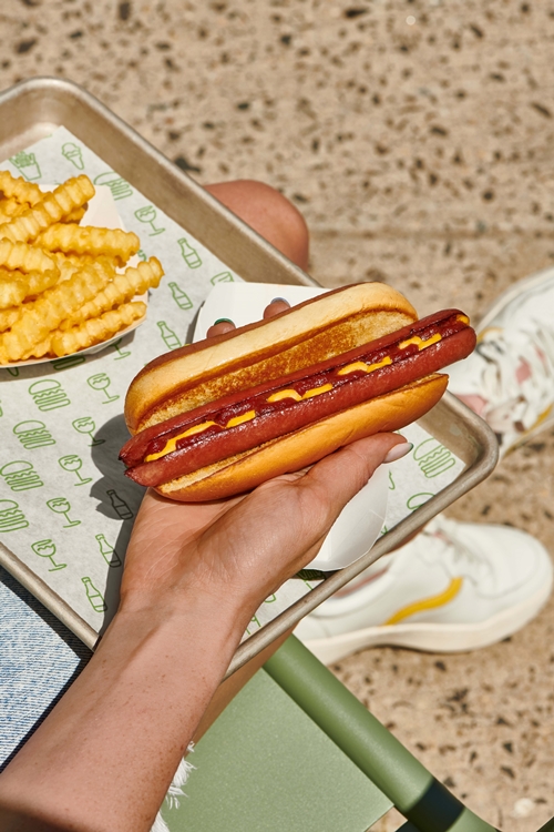 Shake Shack เตรียมเผยโฉมสาขาที่ 4 ในกรุงเทพฯ ณ One Bangkok พร้อมเปิดตัว “The Neighborhood Enrichment Campaign”