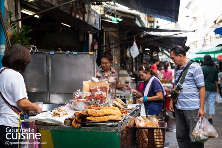 เดินเล่นตลาดตรอกหม้อ ตลาดเช้าไวรัลสุดฮอตในโลกออนไลน์