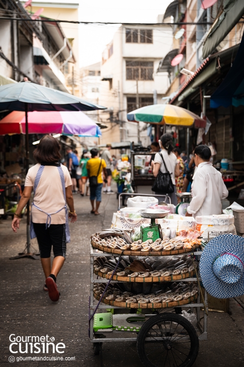 เดินเล่นตลาดตรอกหม้อ ตลาดเช้าไวรัลสุดฮอตในโลกออนไลน์