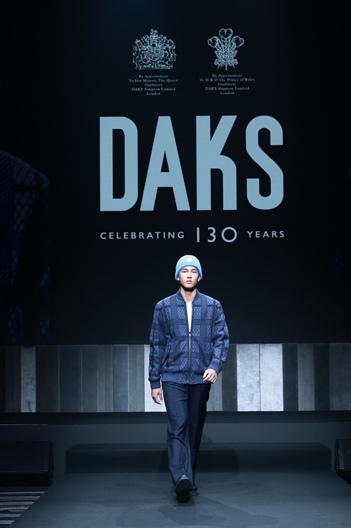 ฉลอง 130 ปี DAKS แบรนด์แฟชั่นอังกฤษอย่างยิ่งใหญ่  อิมพอร์ตแฟชั่นคลาสสิกที่ผสมผสานความยั่งยืน สู่รันเวย์ประเทศไทย