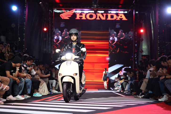 ไทยฮอนด้า  จัดงานแฟชั่นโชว์สุดล้ำ ‘Honda Fashion A.T. Week’ เป็นครั้งแรก! เผยโฉม New Honda Giorno+ และ All New LEAD125