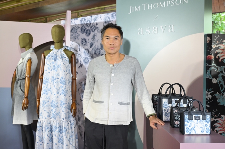 JIM THOMPSON x ASAVA ปล่อยคอลเลกชันสุดไอคอนิกแห่งปี  เมื่อสองแบรนด์ระดับตำนานเมืองไทย ร่วมสะท้อนความงามของผู้หญิงยุคใหม่ ผ่านไอเทม Casual Wear สวยสะกด