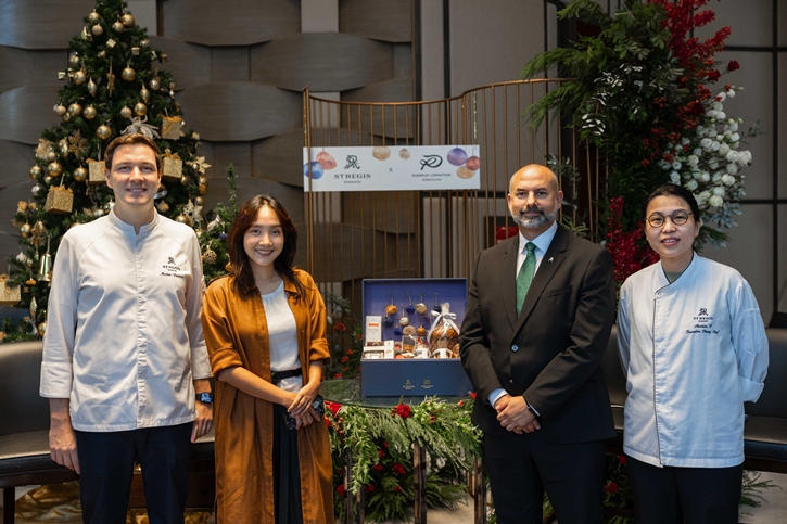 จับงานศิลป์มาเป็นของขวัญ Festive Hampers คอลแลบครั้งแรกของ The St. Regis Bangkok และ Rungploy