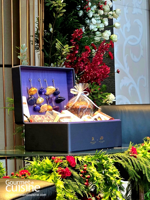 จับงานศิลป์มาเป็นของขวัญ Festive Hampers คอลแลบครั้งแรกของ The St. Regis Bangkok และ Rungploy