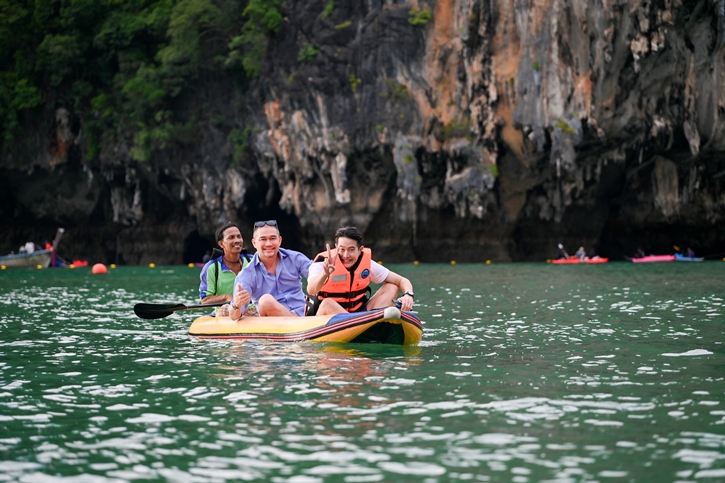 “นาย ณภัทร” ชวนฮีลกาย ฮีลใจ  พาล่องเรือ “เชื่อมคุณ...สู่ความผ่อนคลายบนพื้นที่สีฟ้า” ผ่านแคมเปญใหม่ของน้ำดื่มคริสตัล ที่ภูเก็ต