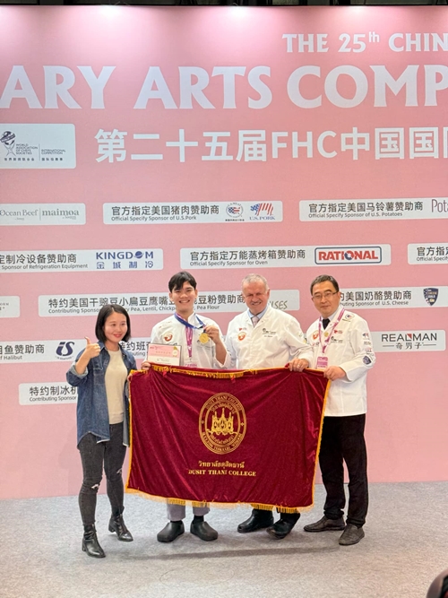 ประกาศศักดาถึงเมืองจีน! วิทยาลัยดุสิตธานียกทัพคว้า 9 รางวัลบนเวที FHC China International Culinary Arts Competition