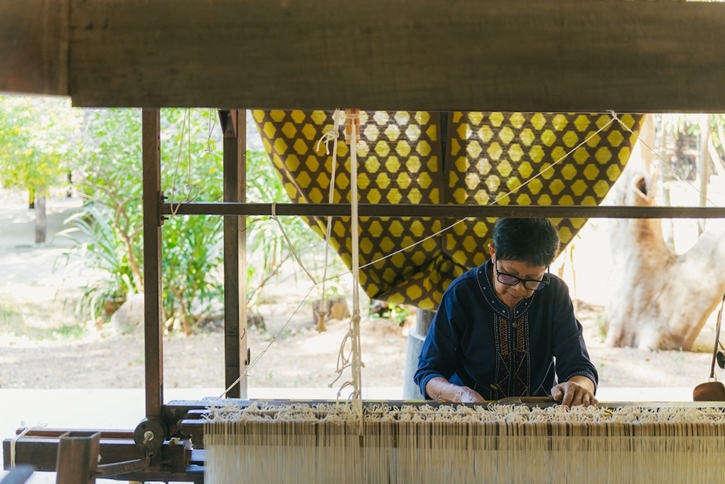 เยือนถิ่นอีสาน สัมผัสงานศิลป์สุดอลังการกลางทุ่งดอกไม้ ที่ จิม ทอมป์สัน ฟาร์ม