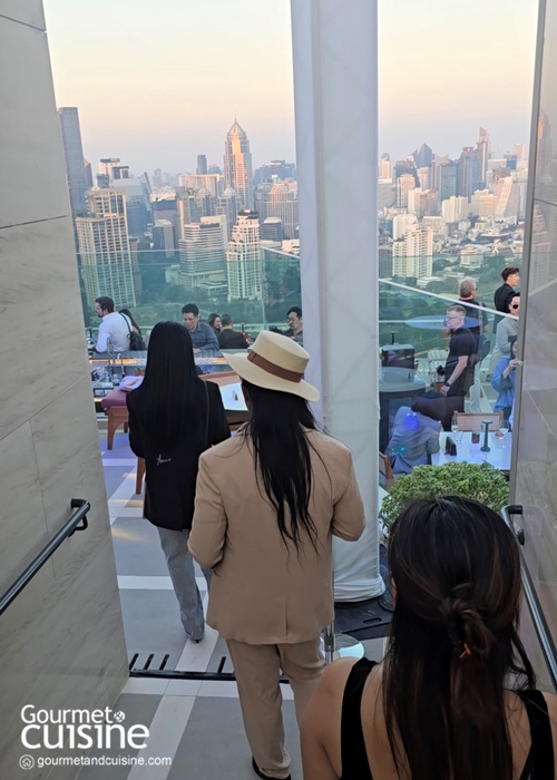 จิบค็อกเทลบนชั้นดาดฟ้าที่ Spire Rooftop Bar รูฟท็อปบาร์แห่งใหม่ของโรงแรมดุสิตธานี กรุงเทพ