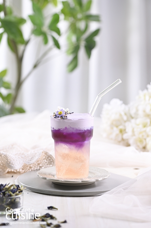 Butterfly Pea Peach Tea Soda เครื่องดื่มสดชื่น สปาร์กลิงกลิ่นพีชผสมน้ำอัญชันท็อปด้วยวิปครีมนุ่มละมุน